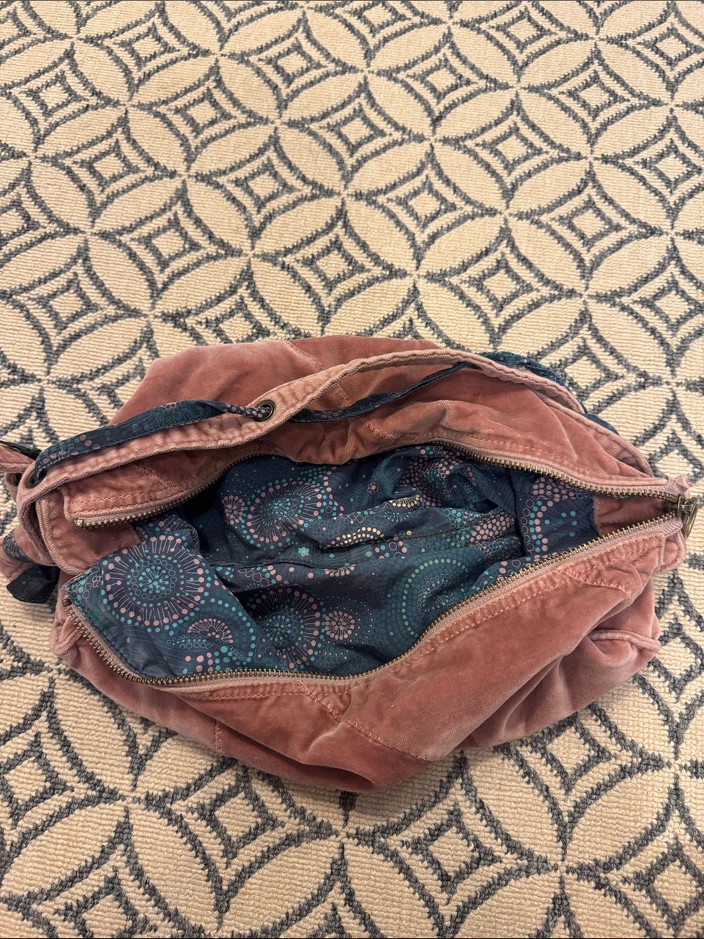 Marc Jacobs velvet Shoulder Bag in Dusty Mauve - Picture 3 of 6